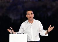 Politico: Ο Τσίπρας επιστρέφει για να ενώσει την αντιπολίτευση – Ρευστό το πολιτικό τοπίο