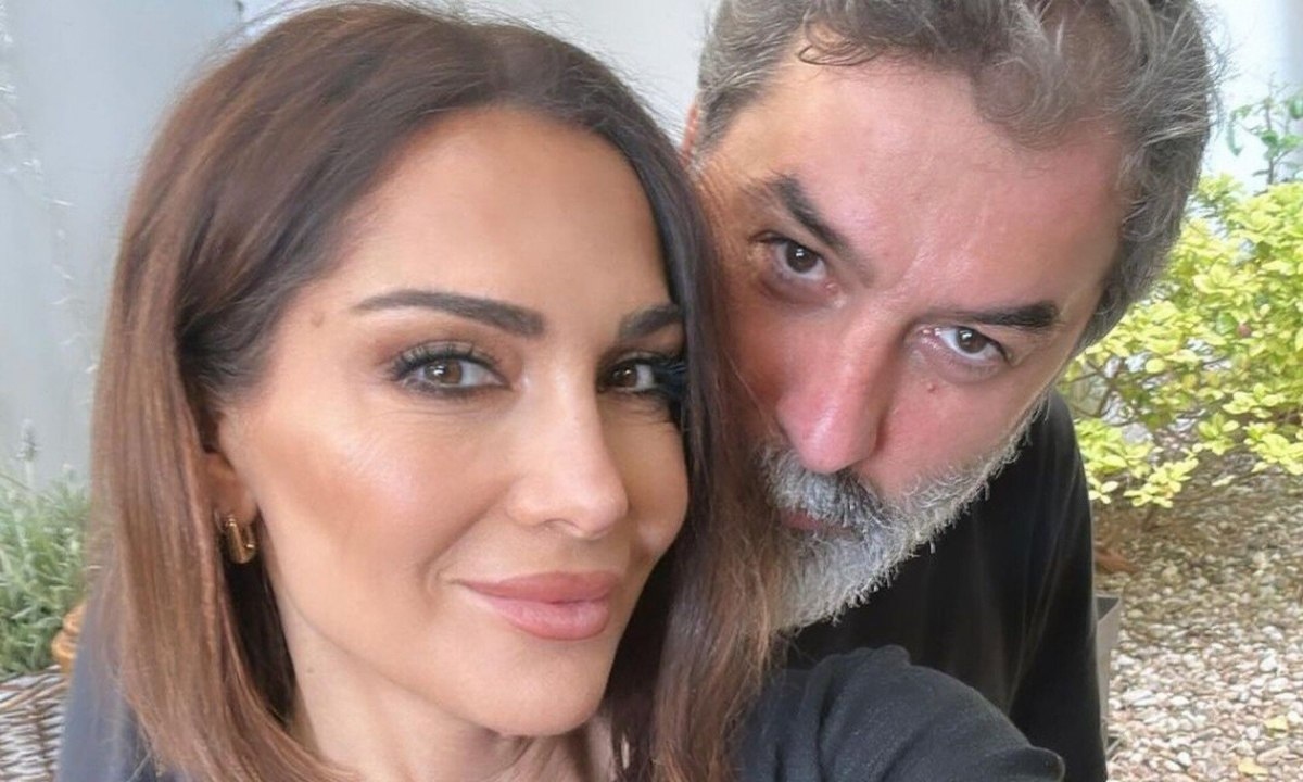 «Λιώνουν» από έρωτα! Βανδή και Μπισμπίκης σε τρυφερά τετ α τετ πάνω στο σκάφος [pics]