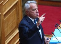 «Έκρηξη» στη Βουλή για τις υποκλοπές – Η κυβέρνηση «ασπίδα» με εθνική άμυνα