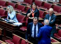 «Θάφτηκε» η εξεταστική για τις υποκλοπές – 155 “όχι” μέσα σε εκρηκτικό κλίμα στη Βουλή