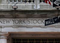 Wall Street: Άνοδος για S&P 500 και Nasdaq – Πιέσεις στον ενεργειακό κλάδο λόγω πτώσης του πετρελαίου