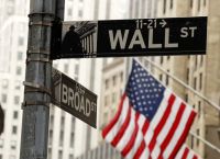 Wall Street: «Σφυροκόπημα» σε AI και ημιαγωγούς – Βουτιά για τον Nasdaq