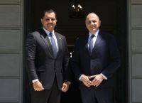 Η Αθήνα ανοίγει δίαυλο με τον Σαντάμ Χαφτάρ: Το γεωπολιτικό παιχνίδι που ανησυχεί την Άγκυρα