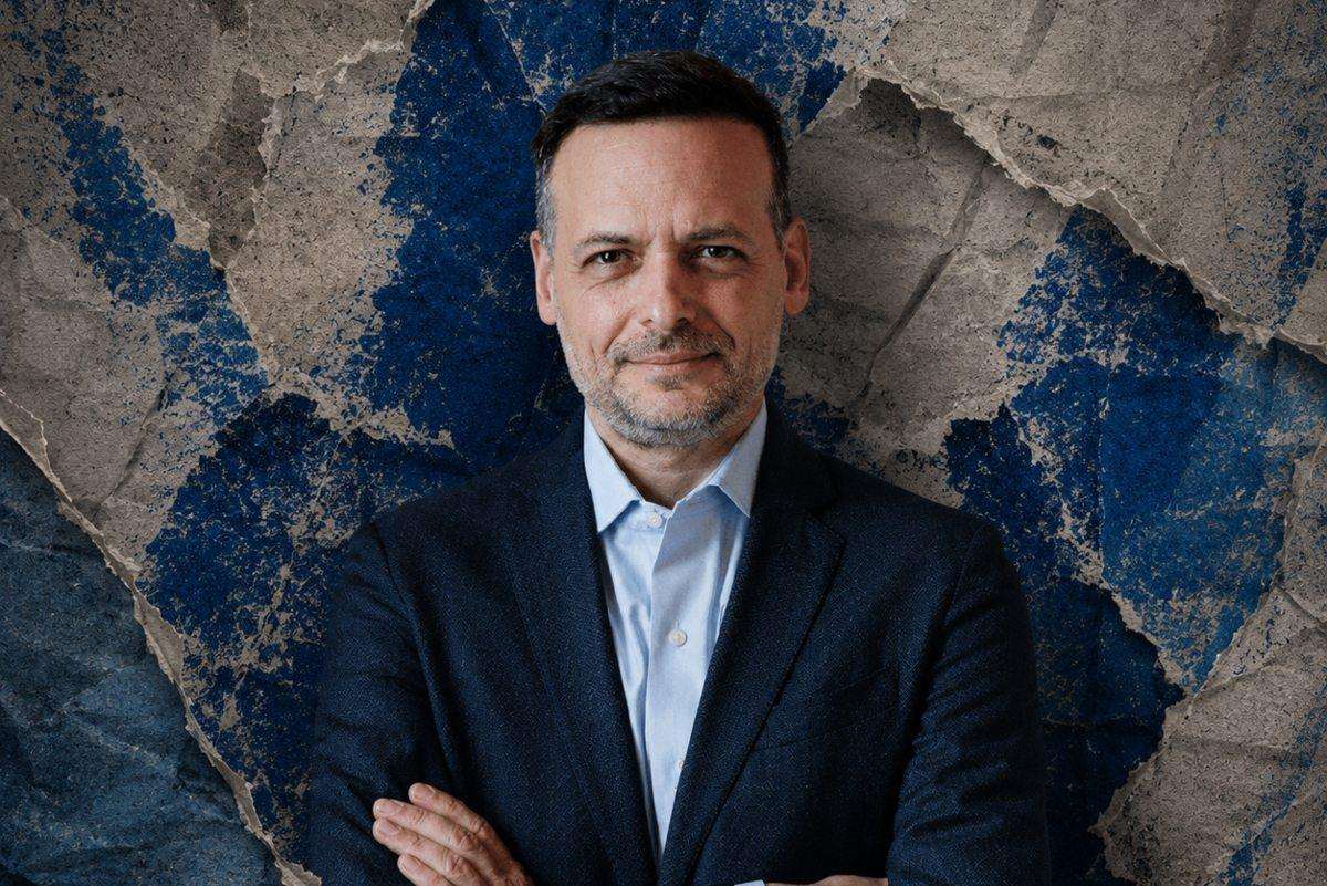 «Καρφί» Δούκα από το Λονδίνο; Το παράδειγμα Στάρμερ και το μήνυμα για την Κεντροαριστερά
