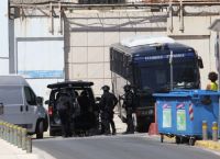 Εξέγερση στον Κορυδαλλό: Ταμπουρωμένος ο Τούρκος μαφιόζος με 30 κρατούμενους – Έτοιμα για έφοδο τα ΜΑΤ