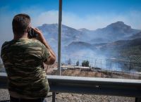 Πύρινη κόλαση στο Ρέθυμνο: Στάχτη το 80% του φοινικόδασους της Πρέβελης – Οι φλόγες μπήκαν σε αυλές