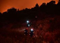 Πύρινος εφιάλτης σε Βοιωτία, Αργολίδα και Αχαΐα – Εκκενώθηκε το Πόρτο Γερμενό