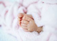Μητρότητα: Έξι σημαντικές αλλαγές στην ειδική άδεια – Ποιες μητέρες αποκτούν νέα δικαιώματα