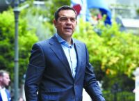Ποιος πληρώνει τελικά το νέο κόμμα Τσίπρα; Οι αντιφάσεις που πυροδοτούν νέα πολιτική θύελλα