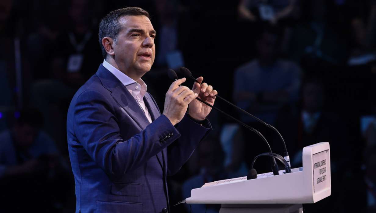 «Έχτισε νέο κόμμα πάνω στα ερείπια του ΣΥΡΙΖΑ» – Ο Τσίπρας αδειάζει τους πρώην και κρατά την πόρτα μισάνοιχτη