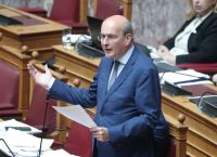 Χατζηδάκης: “Από σήμερα οι μειώσεις στις τιμές προμήθειας βενζίνης και ντίζελ”