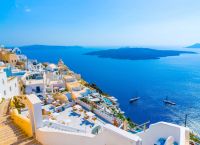 Μύκονος και Σαντορίνη υπό πίεση: Η πολυτέλεια δεν αρκεί πια – Τι αλλάζει στον τουρισμό