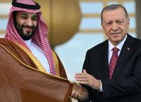 Ερντογάν στη Σαουδική Αραβία: Τι χτίζουν Άγκυρα, Ριάντ και Ισλαμαμπάντ πίσω από τη νέα συμμαχία;