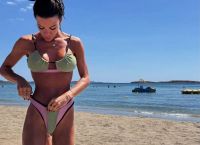 Πασίγνωστη Ελληνίδα: Πόζαρε μαυρισμένη και τράβηξε όλα τα βλέμματα – Οι αναλογίες που εντυπωσίασαν