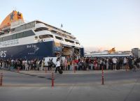 Ξεκινά η επιστροφή των αδειούχων: πάνω από 90.000 στα λιμάνια Αττικής