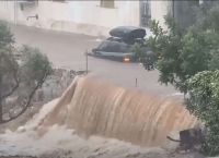 “Άνοιξαν οι ουρανοί” στη Μάνη: Πλημμύρισαν χωριά από ισχυρό μπουρίνι – Γυναίκα χτυπήθηκε από κεραυνό