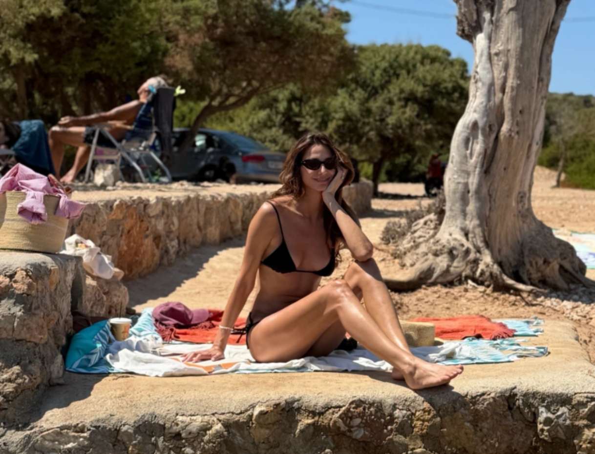 Ηλιάνα Παπαγεωργίου: Φωτογραφίζεται με μαγιό στους Λειψούς και εντυπωσιάζει με την καλλίγραμμη σιλουέτα της