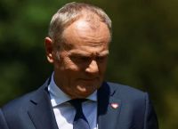 Χαμόγελα στον Τουσκ για τον «εμφύλιο» της Δεξιάς – Αλλά η παγίδα των εκλογών του 2027 παραμένει