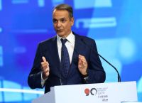 Αντιπολίτευση κατά Μητσοτάκη μετά τη ΔΕΘ: «Η κοινωνία δεν ζει με προεκλογικά γραμμάτια»