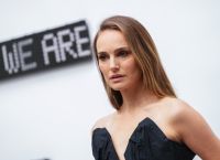 Natalie Portman: Το βιβλίο που «φωτογραφίζει» τη ζωή της και άναψε φωτιές