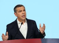 Τσίπρας: «Διαφθορά ή εντιμότητα» – Μισθός €1.000, τέλος στις Πανελλαδικές και «Πατριωτική Εισφορά»