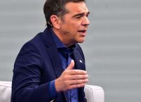 Τσίπρας και Παιδεία: Τα €300, οι 30.000 διορισμοί και τα μεγάλα «κενά» πίσω από τις εξαγγελίες