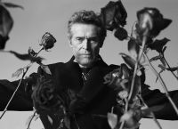 Willem Dafoe: Η τέχνη, ο χρόνος και η διαρκής κίνηση