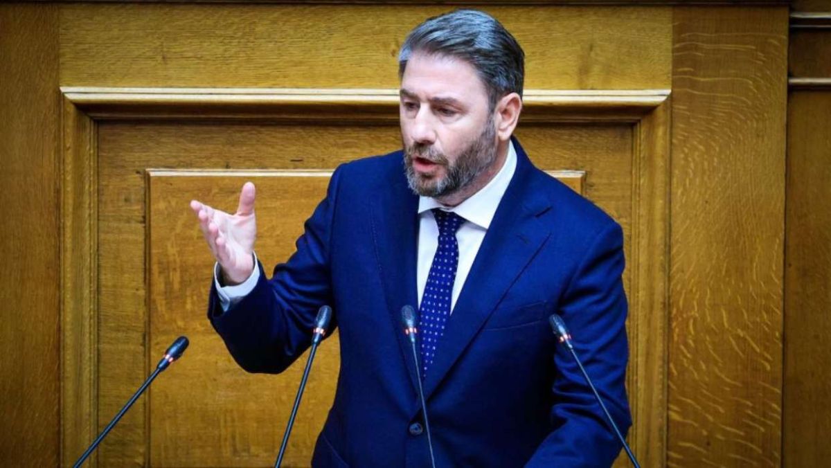 Ο Ανδρουλάκης «τραγουδά» στον Μητσοτάκη τα «Γαλάζια σου γράμματα»:«Μια ζωή περιμένω, μα δεν γίνονται θαύματα»