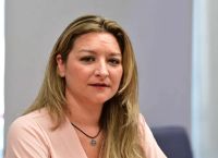 Γκαρά κατά Μητσοτάκη: «4 δισ. για εξοπλισμούς, ούτε ένα ευρώ για την κοινωνία» – Βολές και κατά Τσίπρα