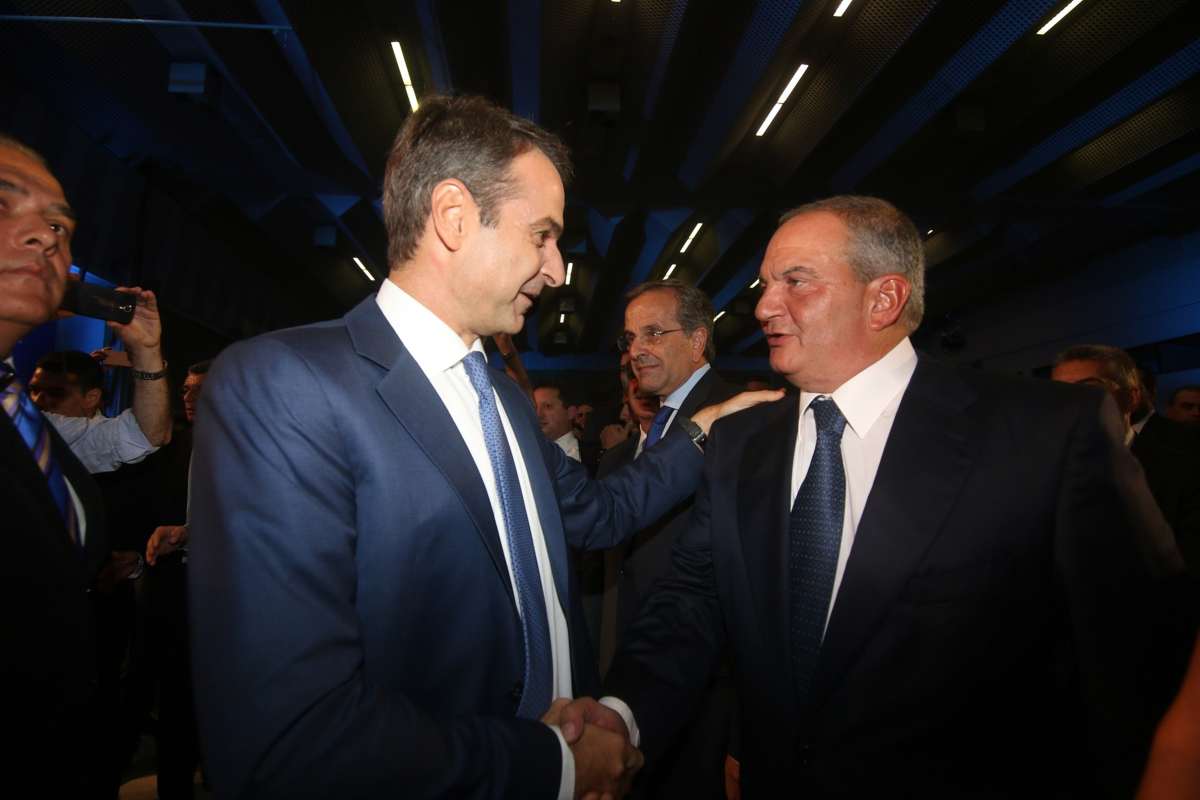 Ακρίβεια και Καραμανλής δοκιμάζουν το Μαξίμου: Το «όχι» στον Σαμαρά δεν είναι «ναι» στον Μητσοτάκη