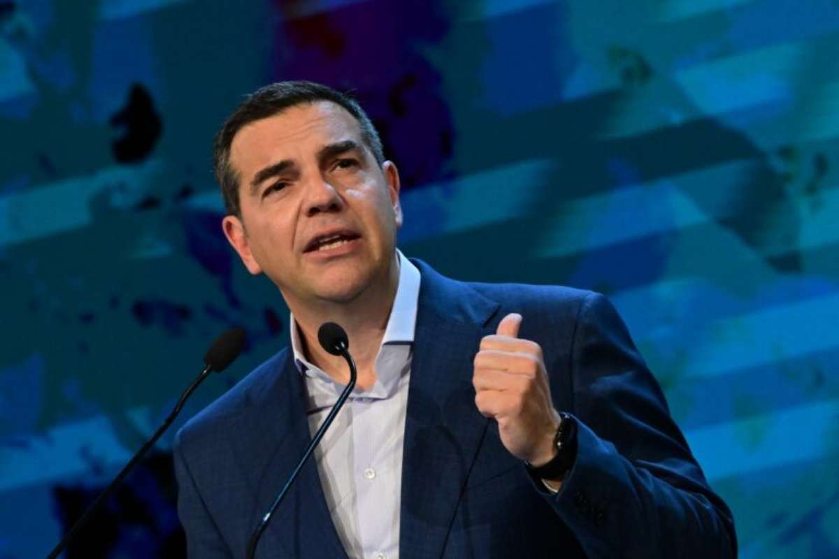 Ο Τσίπρας σε ρόλο κριτικού κινηματογράφου: «Ο Νονός» για τα σκάνδαλα – Οι λύσεις πού είναι;