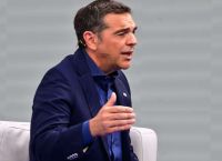 Ο Τσίπρας σε πολιτικό τεντωμένο σχοινί: «Σβήνει» το παλιό ΣΥΡΙΖΑ,φλερτάρει με το Κέντρο,πιέζει τους βουλευτές