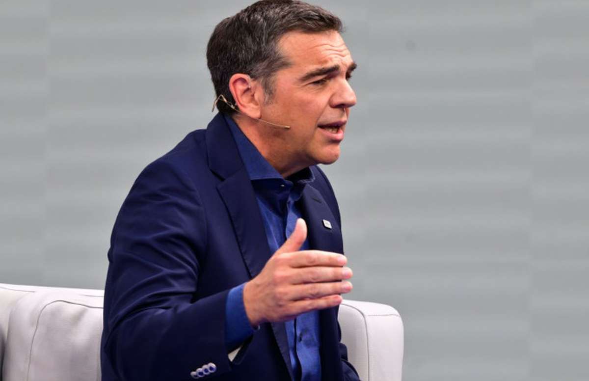 Ο Τσίπρας σε πολιτικό τεντωμένο σχοινί: «Σβήνει» το παλιό ΣΥΡΙΖΑ,φλερτάρει με το Κέντρο,πιέζει τους βουλευτές